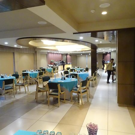 The Grand Arc Hotel & Convention Centre Shahjahanpur Esterno foto