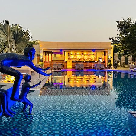 The Grand Arc Hotel & Convention Centre Shahjahanpur Esterno foto