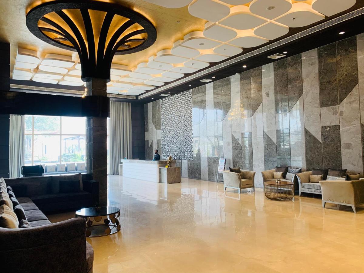 The Grand Arc Hotel & Convention Centre Shahjahanpur Esterno foto