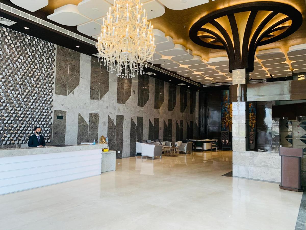 The Grand Arc Hotel & Convention Centre Shahjahanpur Esterno foto