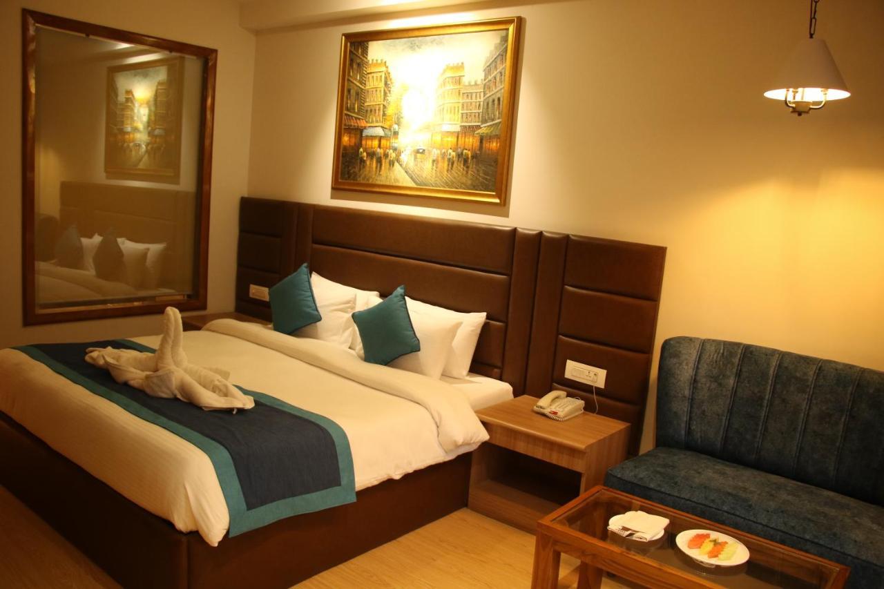 The Grand Arc Hotel & Convention Centre Shahjahanpur Esterno foto