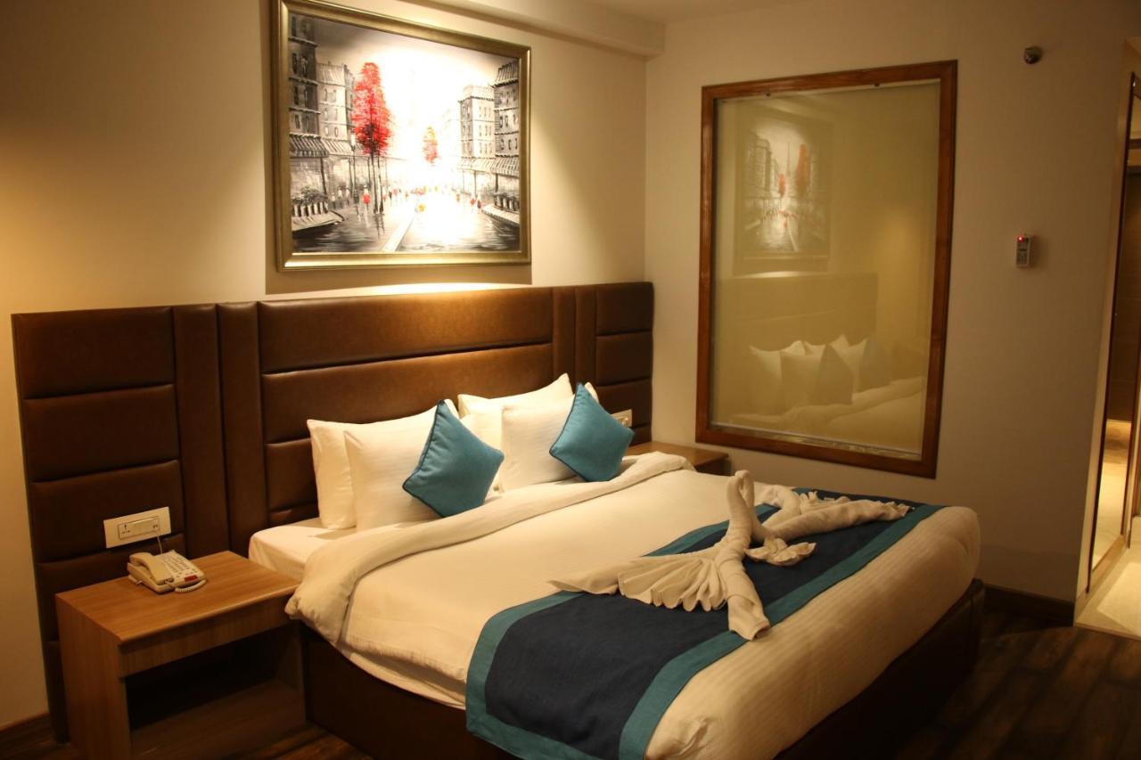The Grand Arc Hotel & Convention Centre Shahjahanpur Esterno foto