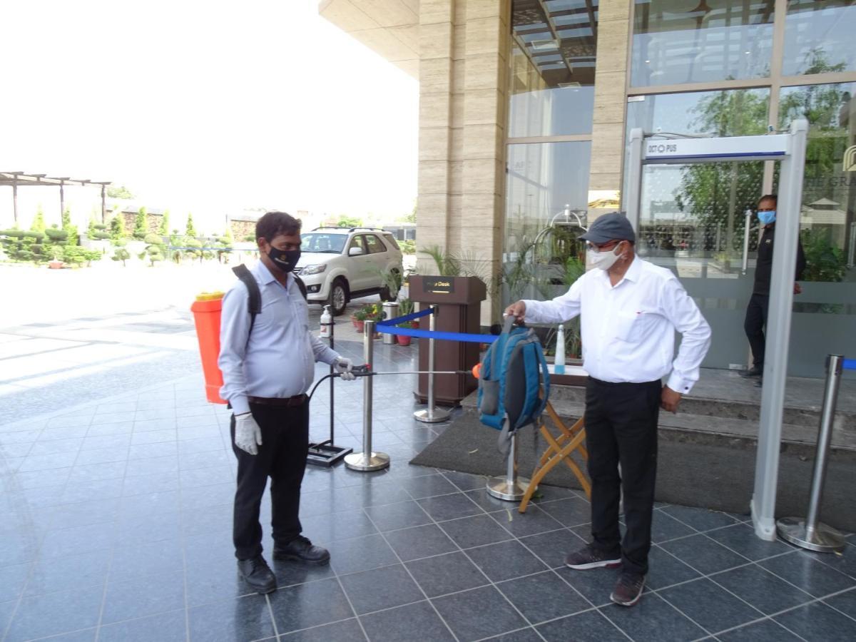 The Grand Arc Hotel & Convention Centre Shahjahanpur Esterno foto