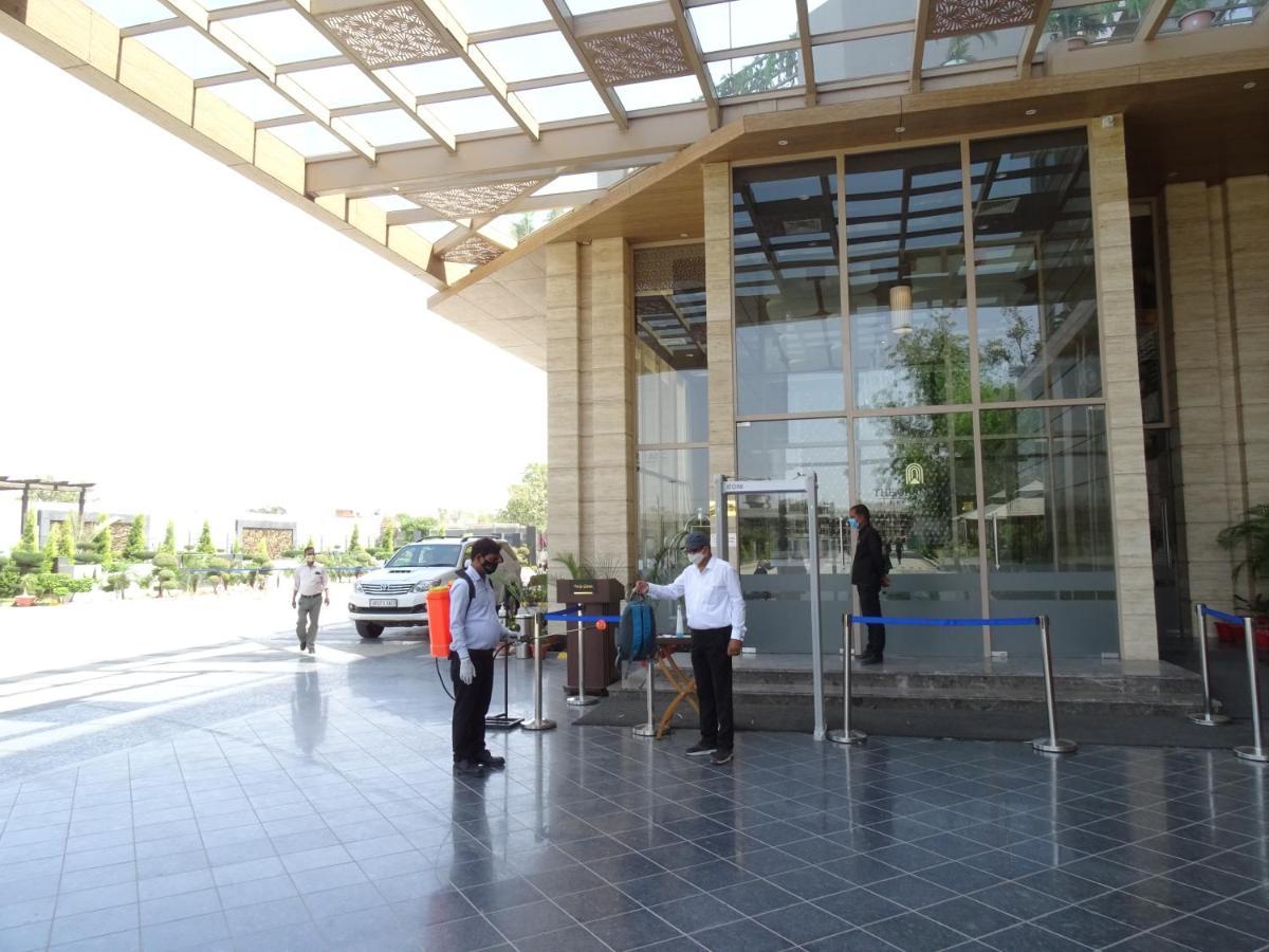 The Grand Arc Hotel & Convention Centre Shahjahanpur Esterno foto
