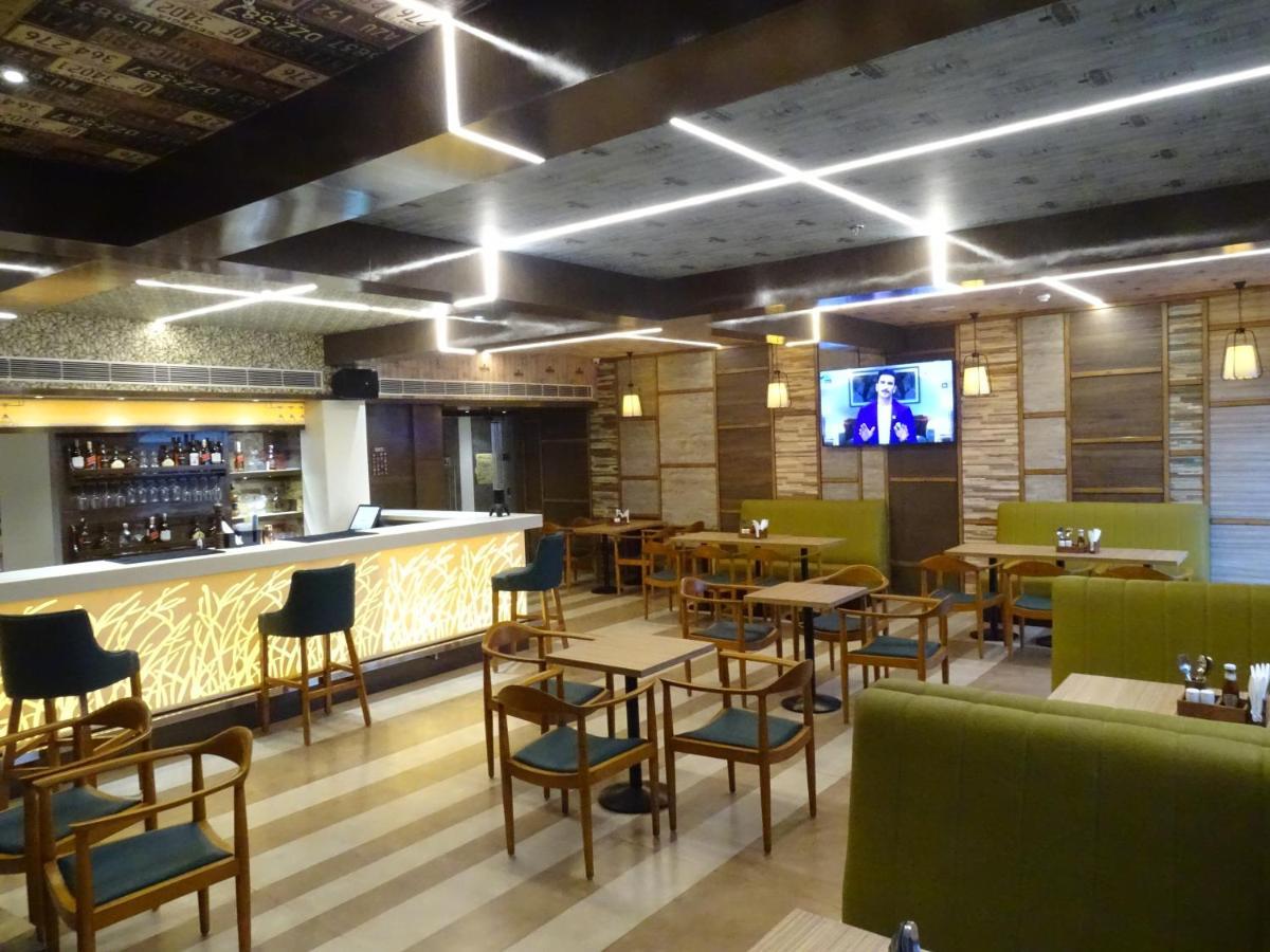 The Grand Arc Hotel & Convention Centre Shahjahanpur Esterno foto