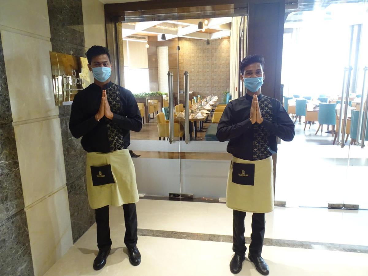 The Grand Arc Hotel & Convention Centre Shahjahanpur Esterno foto