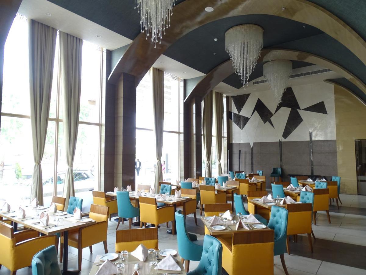 The Grand Arc Hotel & Convention Centre Shahjahanpur Esterno foto