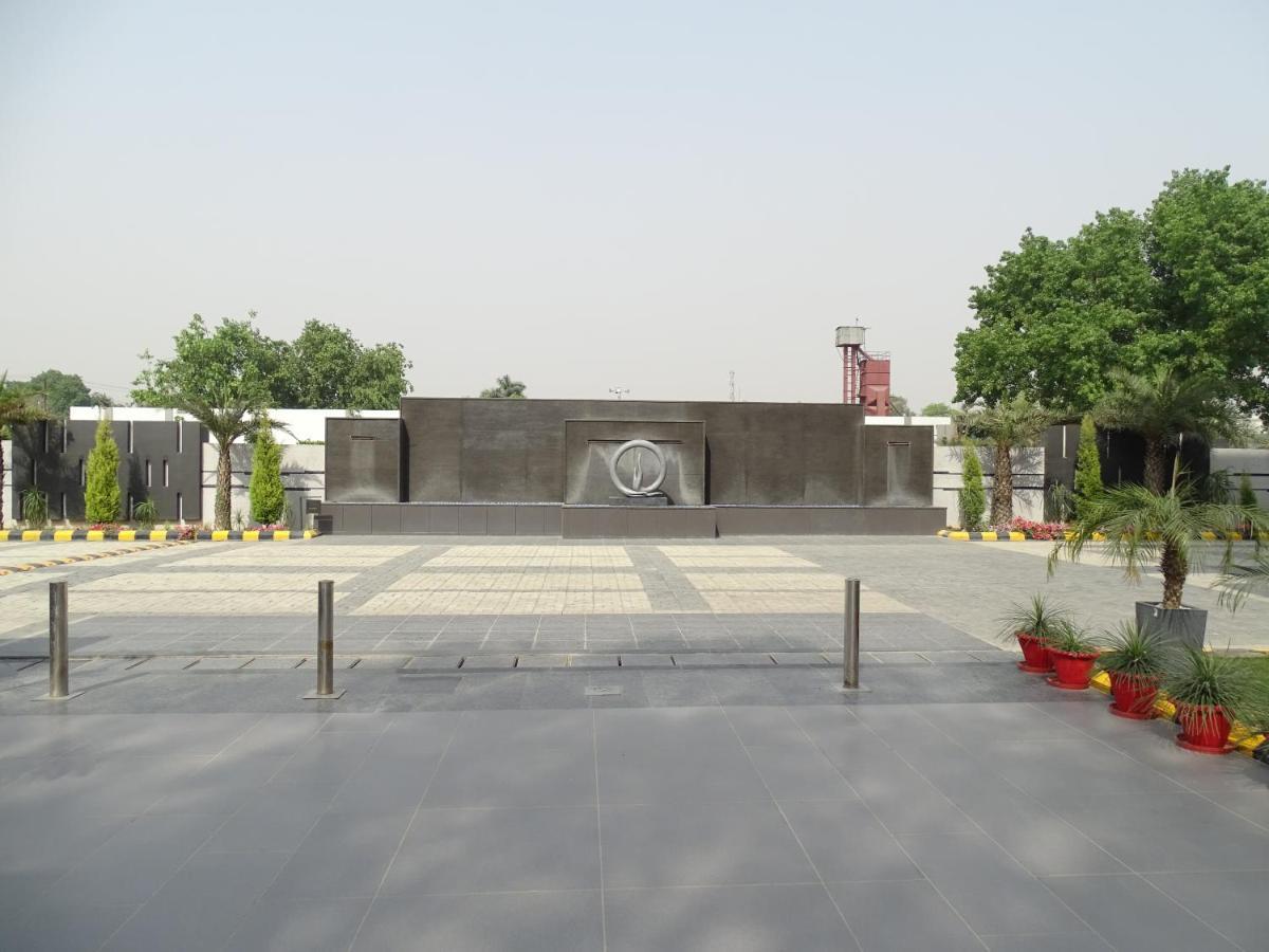 The Grand Arc Hotel & Convention Centre Shahjahanpur Esterno foto