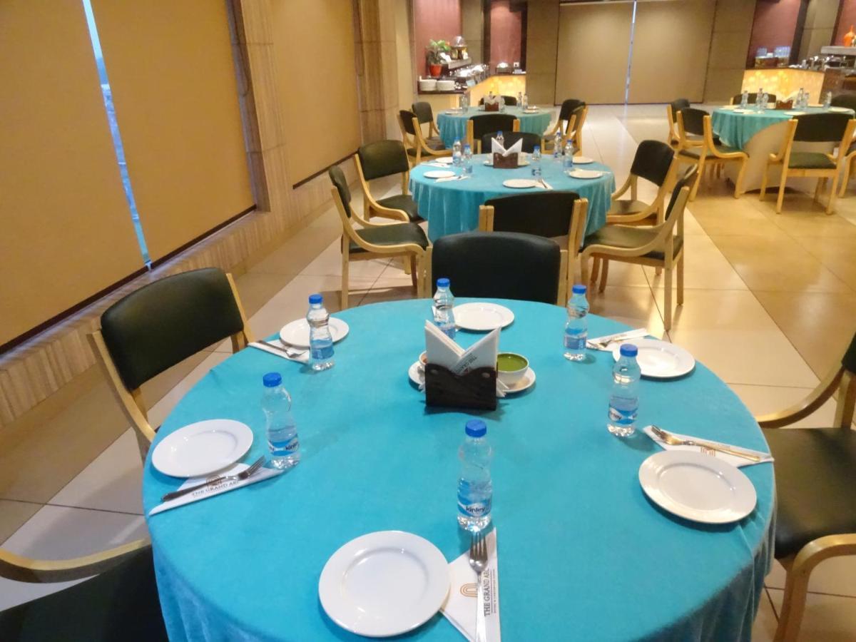 The Grand Arc Hotel & Convention Centre Shahjahanpur Esterno foto