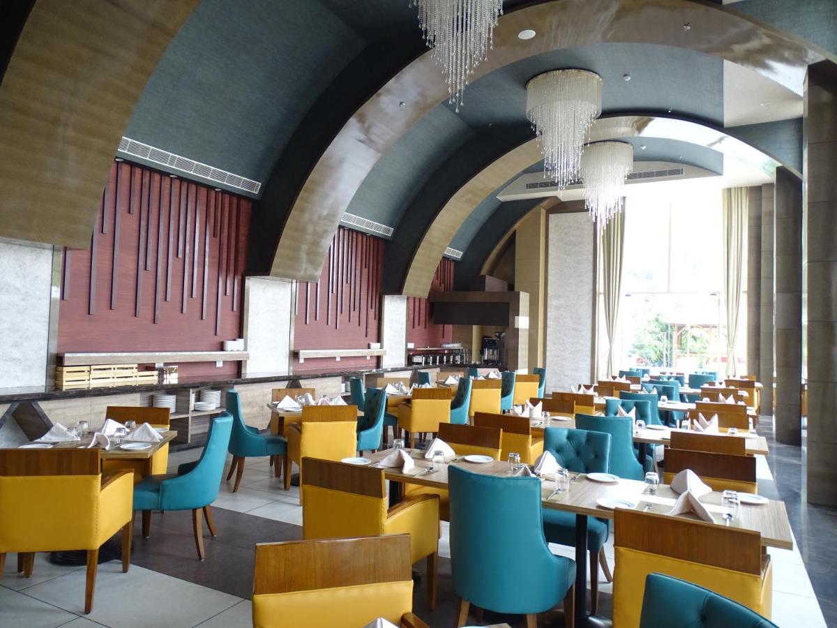 The Grand Arc Hotel & Convention Centre Shahjahanpur Esterno foto