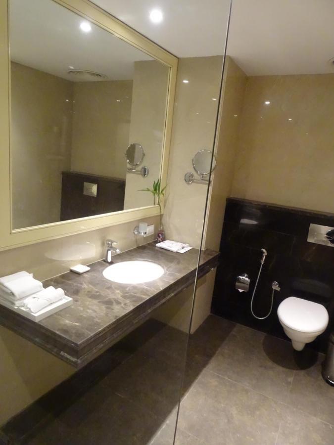 The Grand Arc Hotel & Convention Centre Shahjahanpur Esterno foto