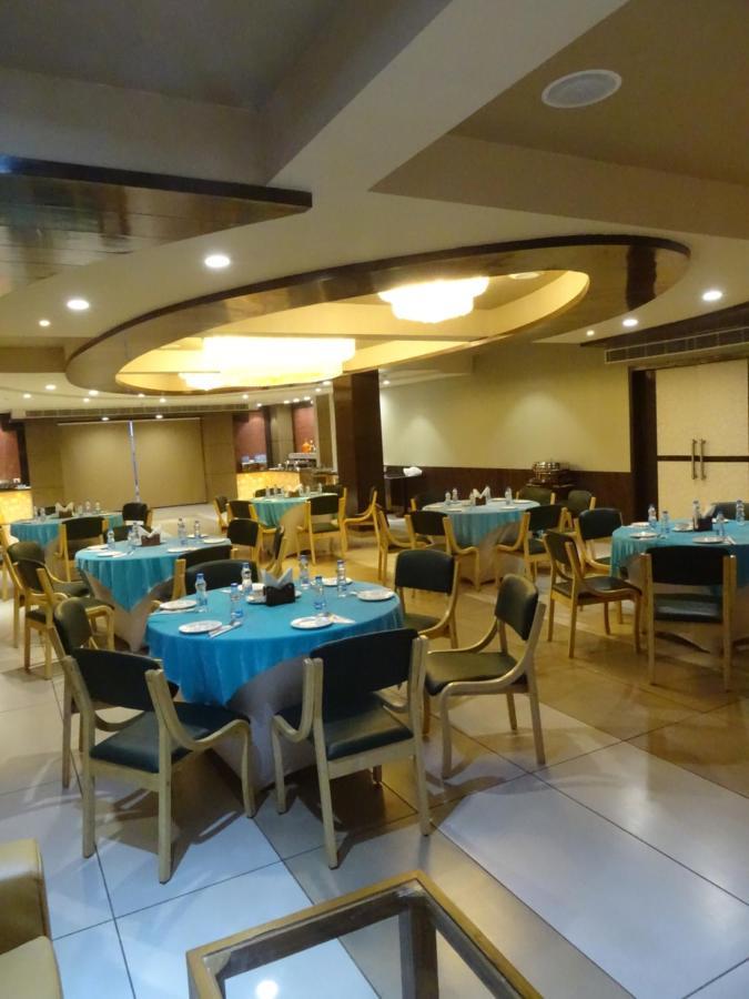 The Grand Arc Hotel & Convention Centre Shahjahanpur Esterno foto