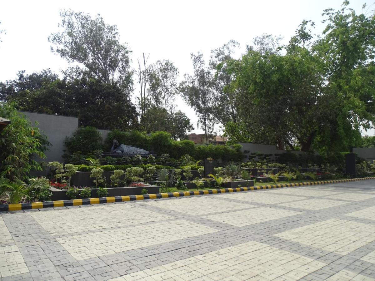 The Grand Arc Hotel & Convention Centre Shahjahanpur Esterno foto