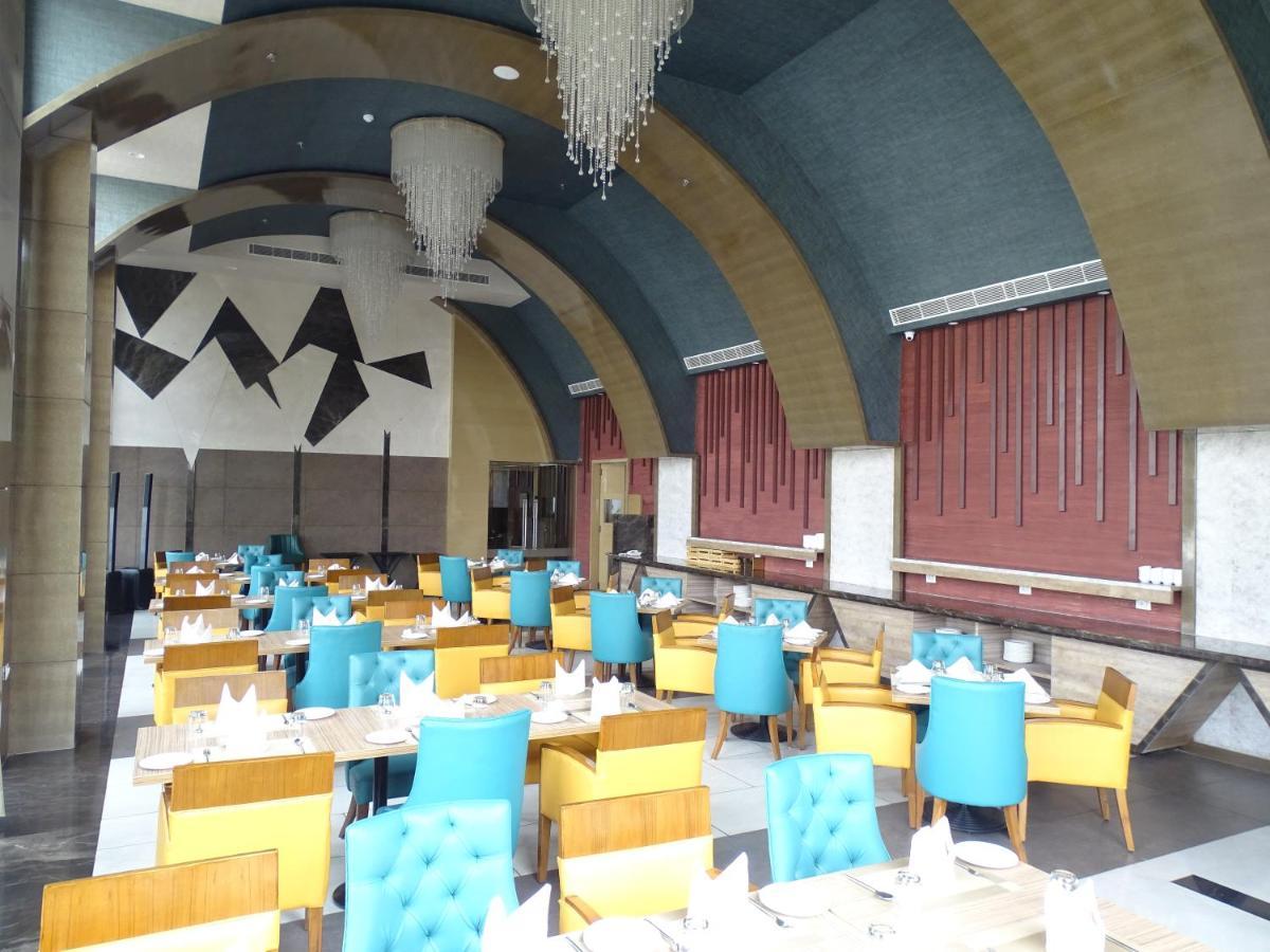 The Grand Arc Hotel & Convention Centre Shahjahanpur Esterno foto