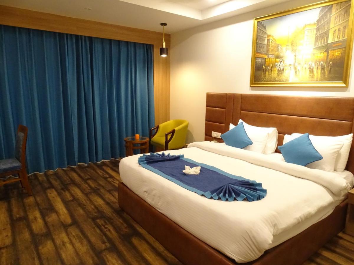 The Grand Arc Hotel & Convention Centre Shahjahanpur Esterno foto