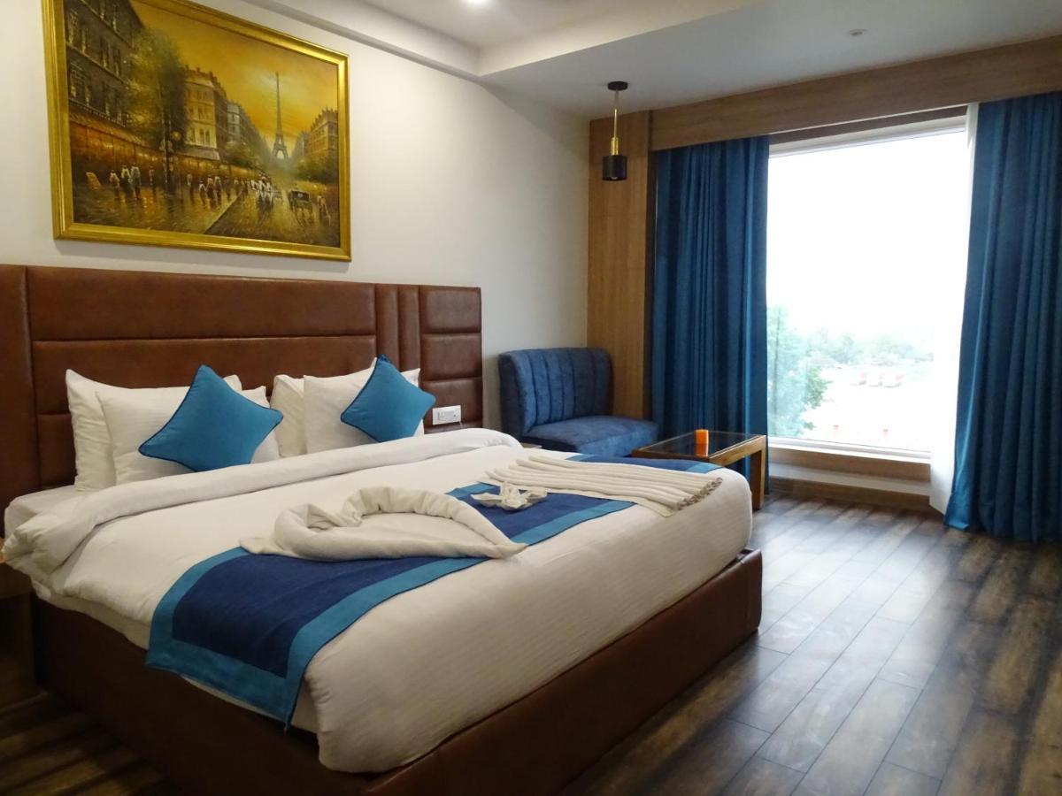 The Grand Arc Hotel & Convention Centre Shahjahanpur Esterno foto