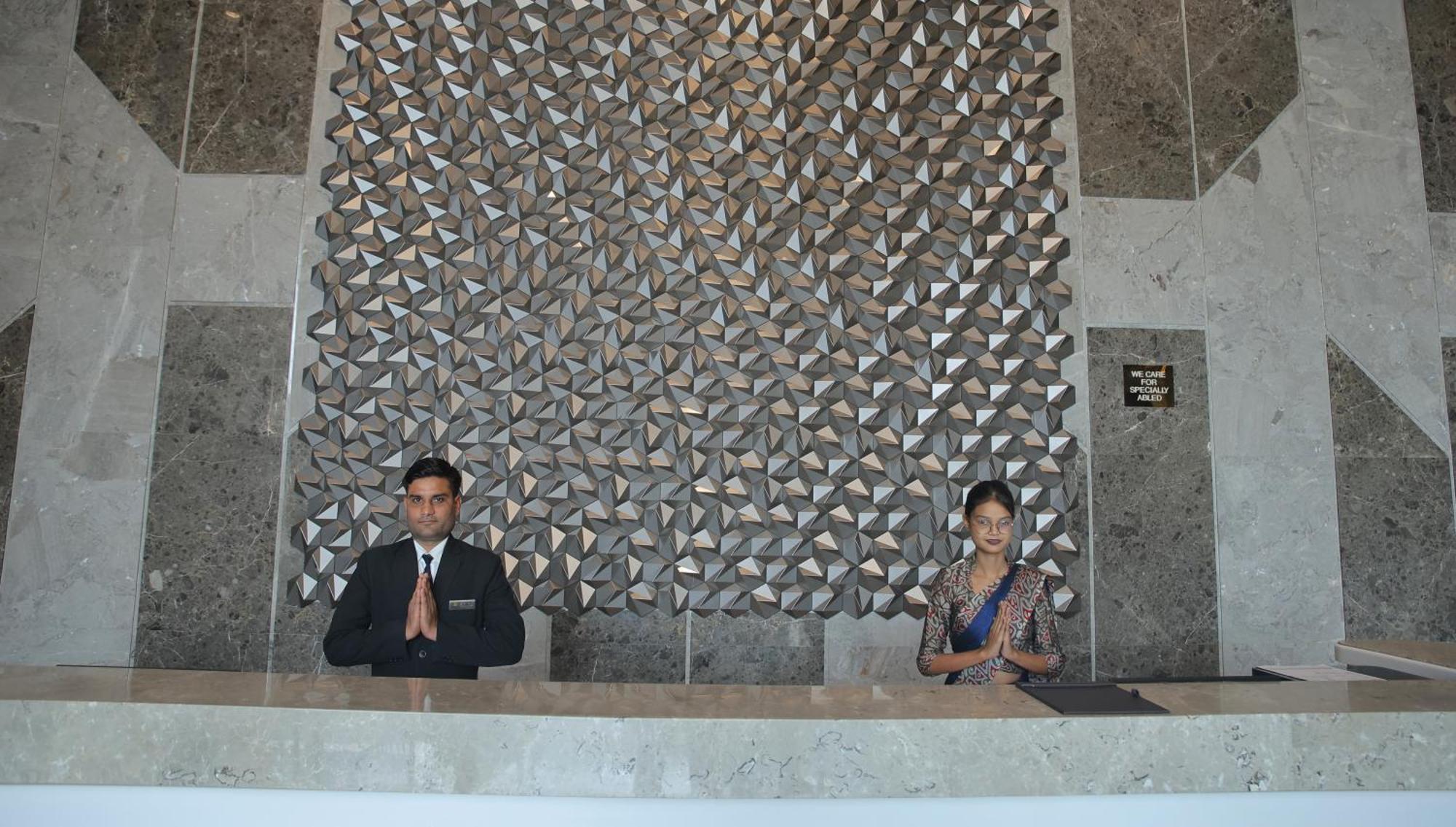 The Grand Arc Hotel & Convention Centre Shahjahanpur Esterno foto