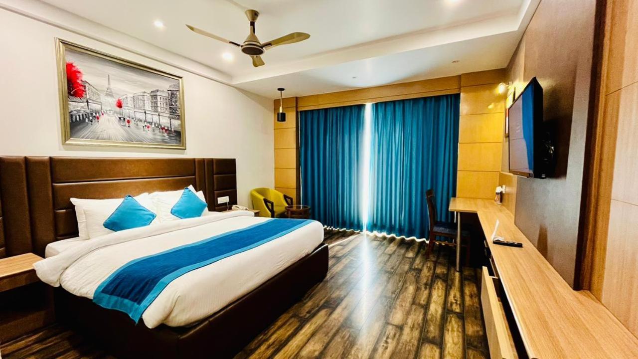 The Grand Arc Hotel & Convention Centre Shahjahanpur Esterno foto