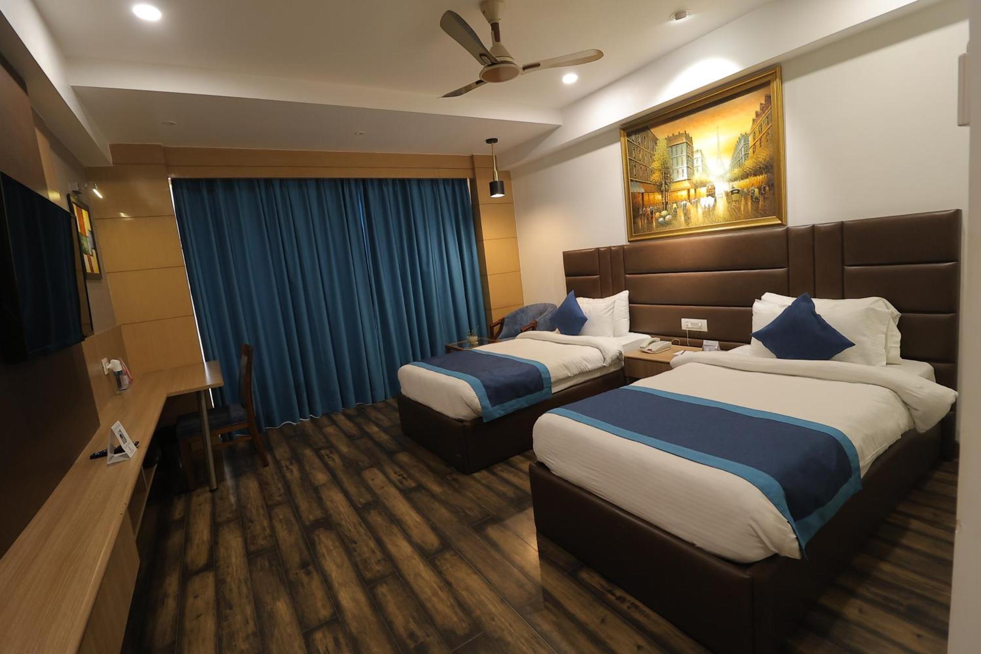 The Grand Arc Hotel & Convention Centre Shahjahanpur Esterno foto