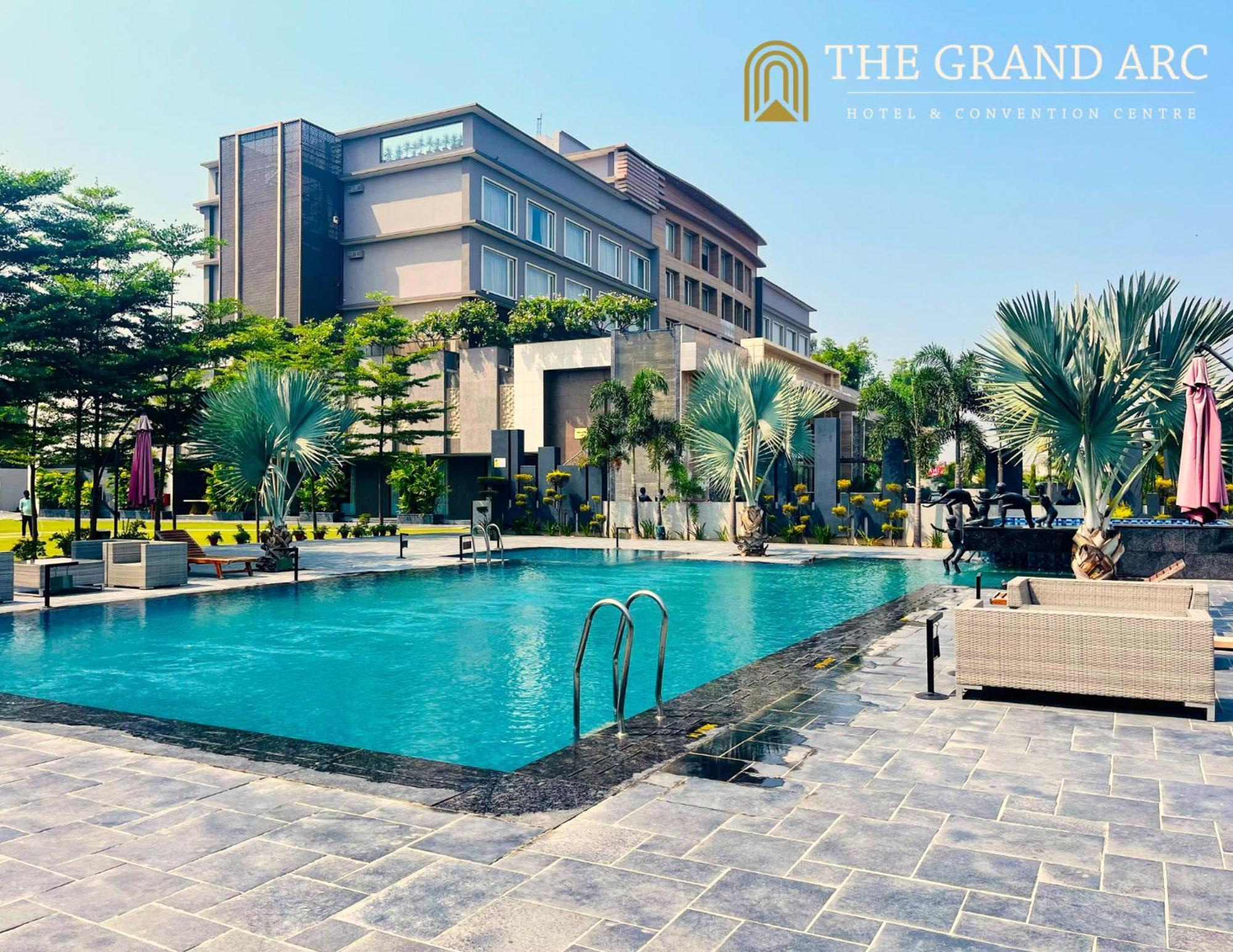 The Grand Arc Hotel & Convention Centre Shahjahanpur Esterno foto